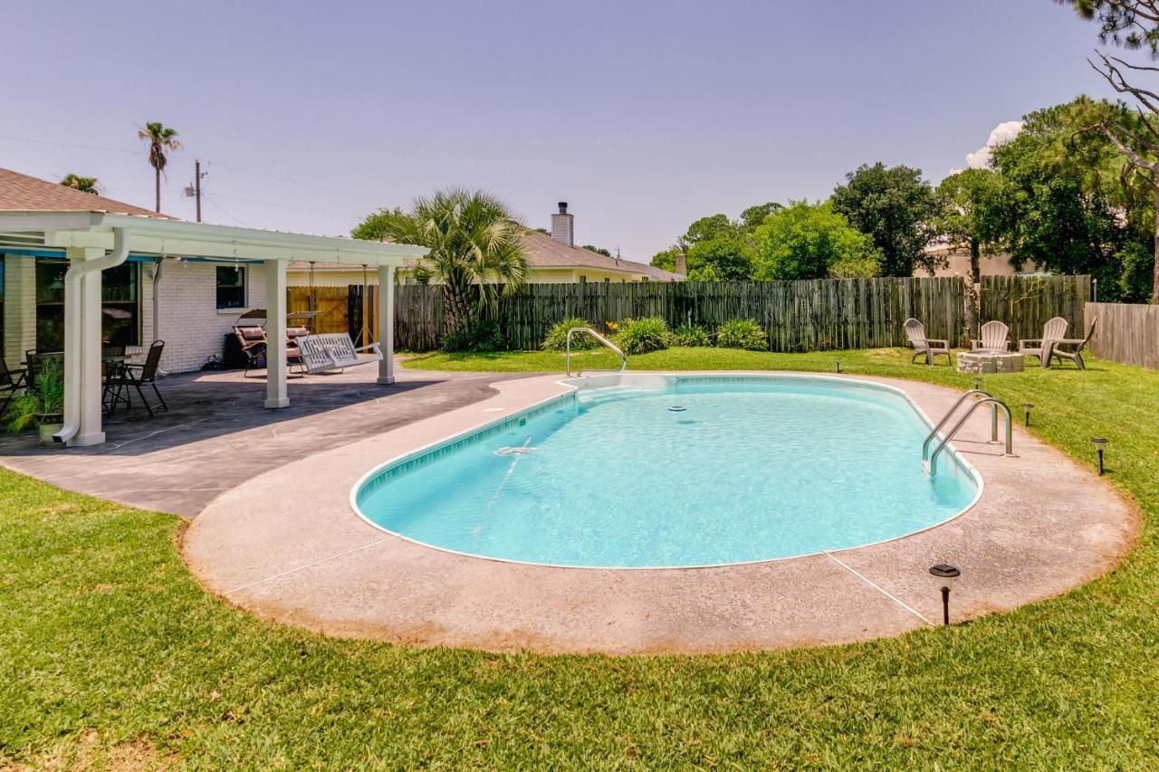 Gulf Breeze Vacation Rental For 2 With Pool Access! エクステリア 写真