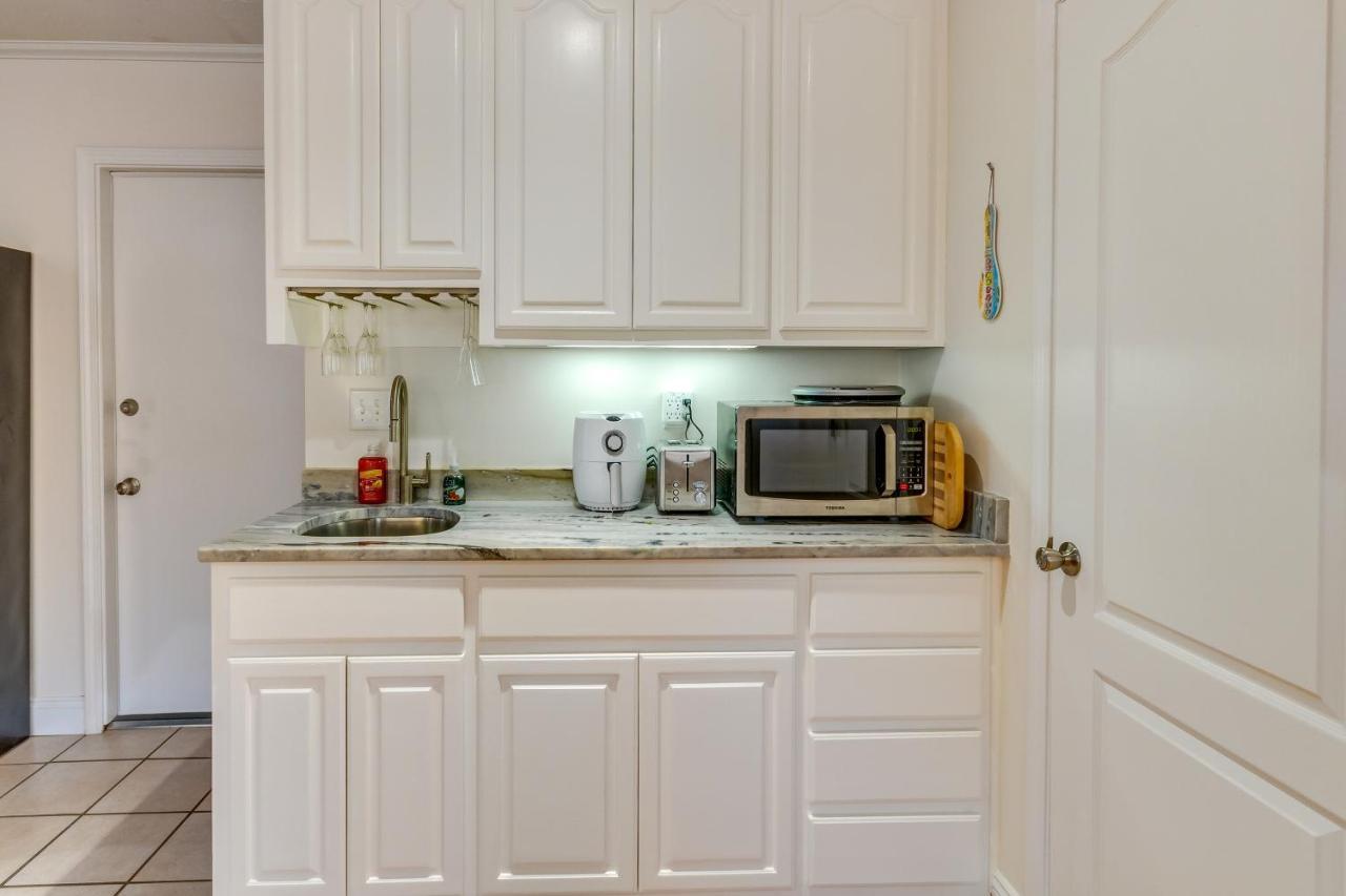 Gulf Breeze Vacation Rental For 2 With Pool Access! エクステリア 写真